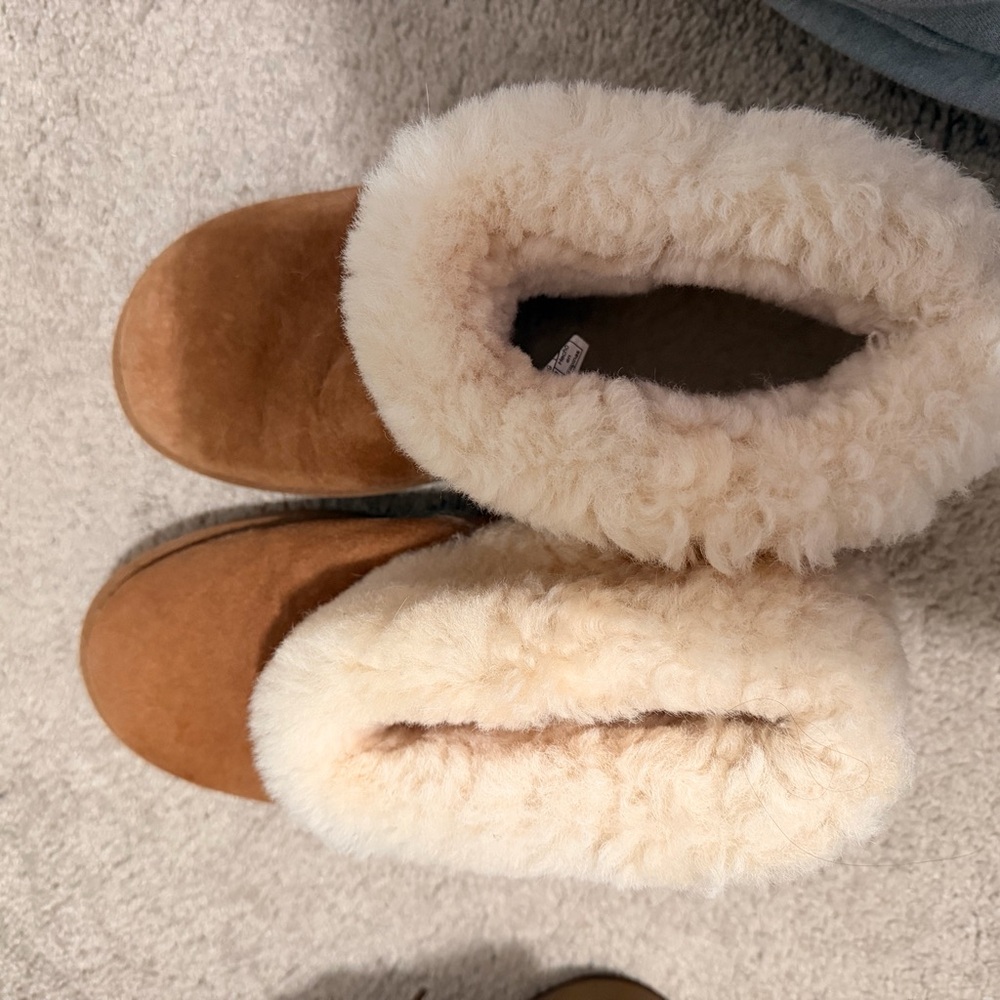 UGG Tan Ankle Boots with Cream Fur Lining